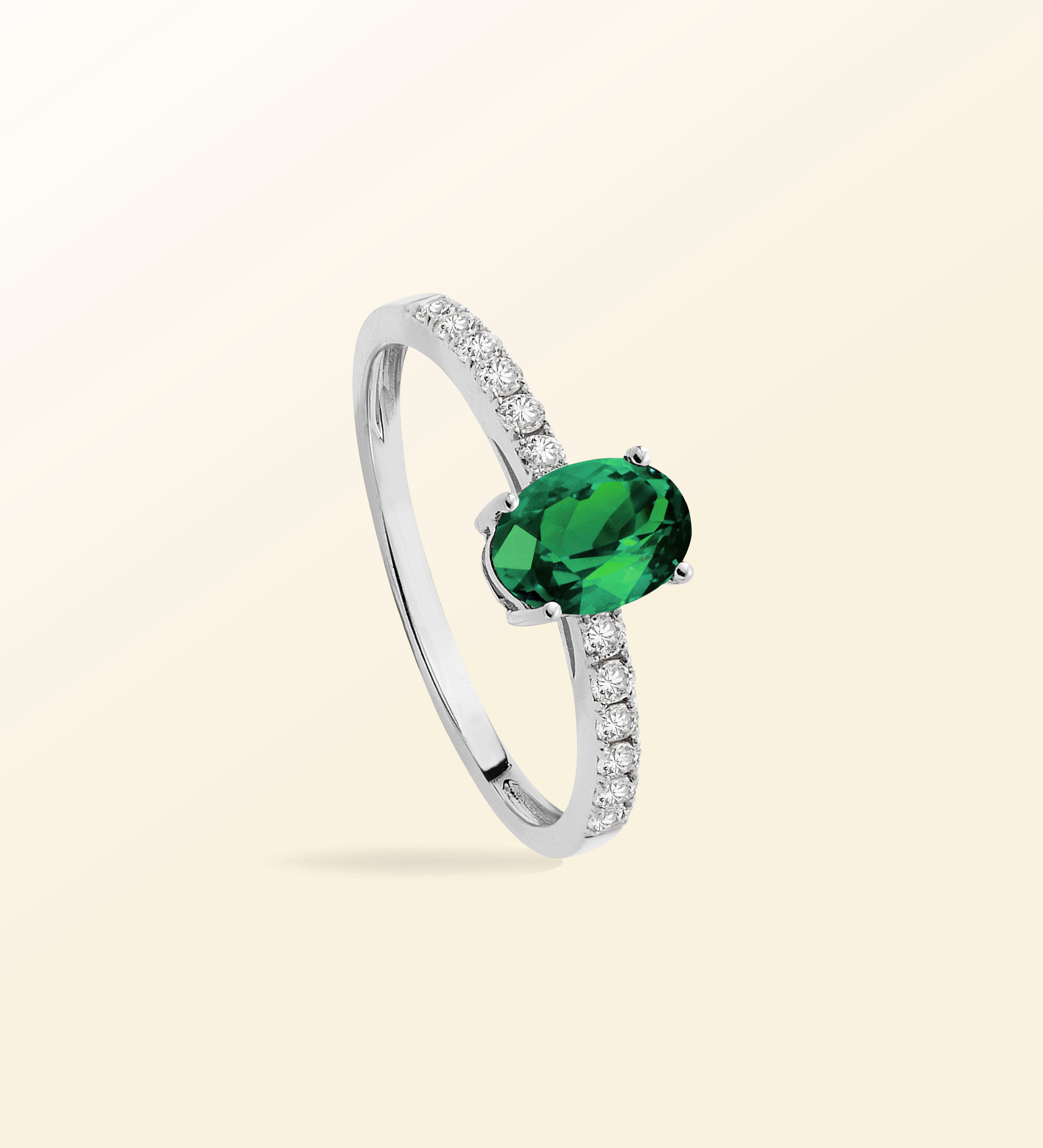 Bague Olivia – Émeraude Solitaire accompagné