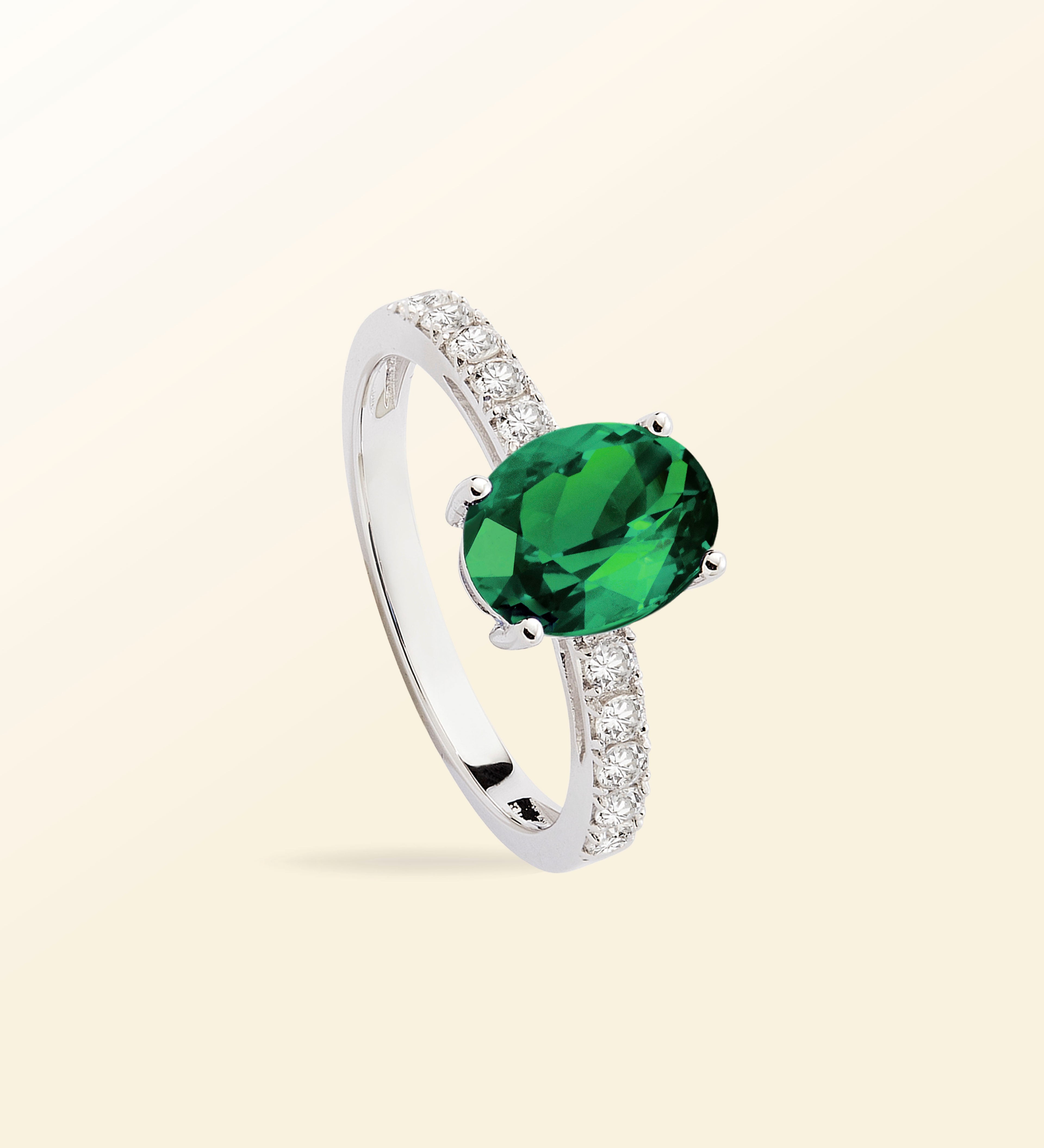 Bague Olivia – Émeraude Solitaire accompagné